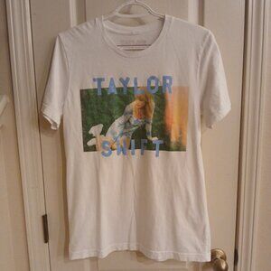 Taylor Swift Grassy Photo T-Shirt Sz M